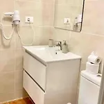 Lovely Near The With Pool & Wifi Lejlighed